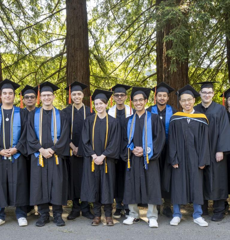 Picture of the 2026 EE graduating class