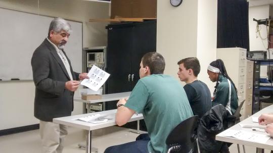 Picture of Mr. Shahram Marivani leading the practical session
