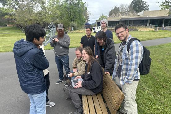 Picture of students in the RF laboratory exploring the galaxy with RTL-SDR Picture of students in the RF laboratory exploring the galaxy with RTL-SDR