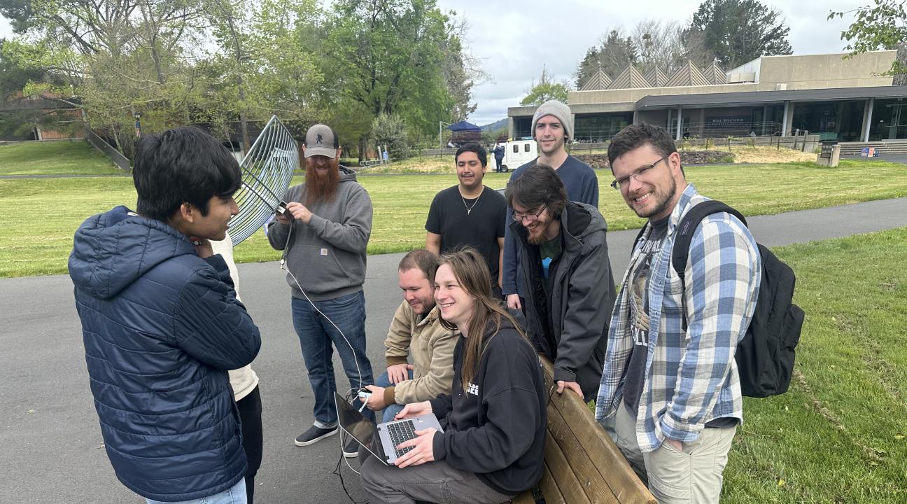 Picture of students in the RF laboratory exploring the galaxy with RTL-SDR 
