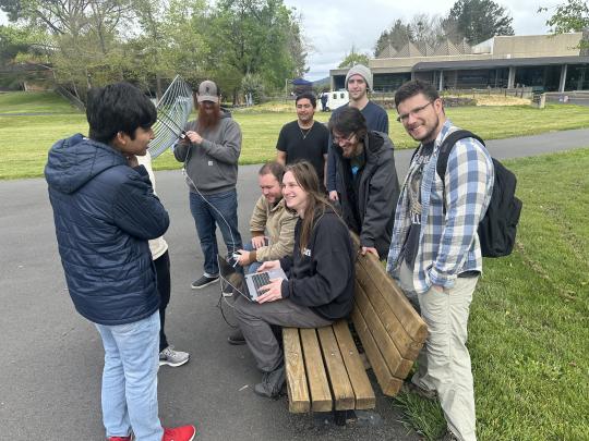 Picture of students in the RF laboratory exploring the galaxy with RTL-SDR 